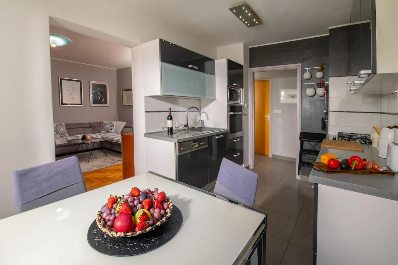 Apartman Point Pula 0*,